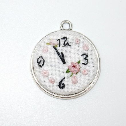 Broderte smykke fra YAde 20x20 mm - 741007 Broderte smykke fra YAde 20x20 mm - 741007