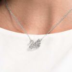 Swarovski smykke Dancing Swan necklace Swan, White, Rhodium plated - 5514421