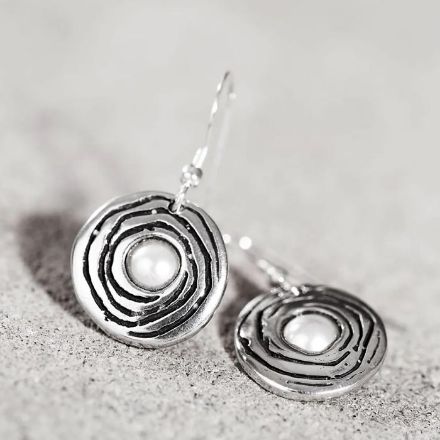 Øredobber i tinn med heng Rede. HILLESTAD - AB403T Øredobber i tinn med heng Rede. HILLESTAD - AB403T