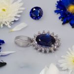 Diamantsmykke i gull med 0,16 ct W-Si & safir - BUR271304 