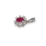 Diamantsmykke i gull med 0,12 ct TW-Si & rubin - bur272050rubin