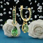 Bilde av Swarovski øredobber Attract drop earrings Pear cut, Green, Gold-tone plated - 5723564