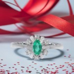 Bilde av Diamantring i gull med 0,06 ct TW-SI og smaragd-bur570286sm