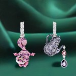 Swarovski øredobber Alice in Wonderland drop Asymmetrical design, Cat and teapot, Multicolored, Rhodium plated - 5682806