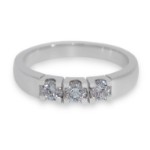 Forlovelsesring diamantring Iselin 3x0,15ct TW-Si i hvitt gull - 8503015