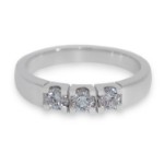 Forlovelsesring diamantring Iselin 3x0,15ct TW-Si i hvitt gull - 8503015