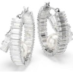 Swarovski øredobber Ariana Grande x Swarovski hoop earrings Crystal pearl, Baguette cut, White, Rhodium plated - 5720868