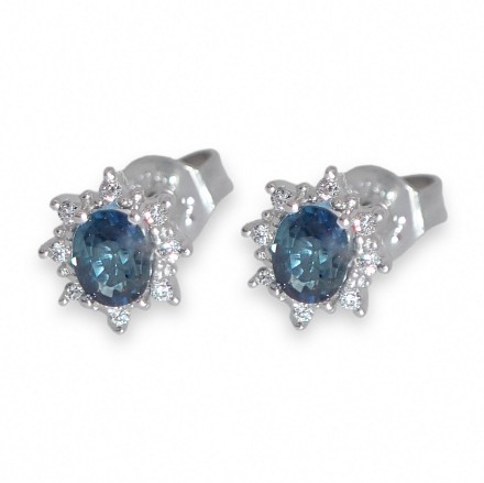 Diamant øredobber i gull 9 kt med 0,05 ct W-P1 og safir - BUR760005 Diamant øredobber i gull 9 kt med 0,05 ct W-P1 og safir - BUR760005