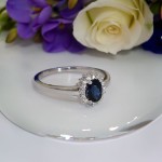 Diamantring i hvitt gull 14 kt med 0,10 ct TW-Si & safir - coc5070784sf
