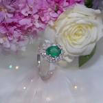 Diamantring i gull 14kt med smaragd og 0,56 ct TW-Si - coc5070257
