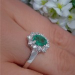 Diamantring i gull 14kt med smaragd og 0,56 ct TW-Si - coc5070257