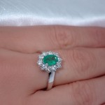 Diamantring i gull 14kt med smaragd og 0,56 ct TW-Si - coc5070257