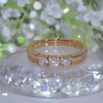 Forlovelsesring diamantring Iselin 3x0,15 ct TW-Si i gult gull 14kt-85030150