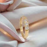 Forlovelsesring diamantring Iselin 3x0,10 ct TW-Si i gult gull - 85030100