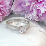 Forlovelsesring Margrete med Oval Lab Grown diamant i 0,50 ct og River (D) -VS1 - LAB1611650RVHV