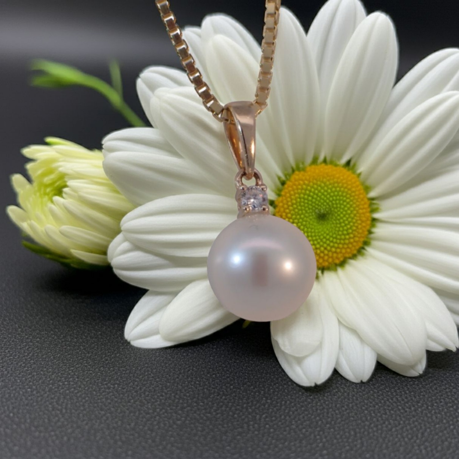 Diamantsmykke i 14kt gull med perle og diamant 0,35ct W-Si - coc4000147