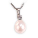 Sølvsmykke med ferskvannsperle, zirkonia og sølv kjede - 3324584