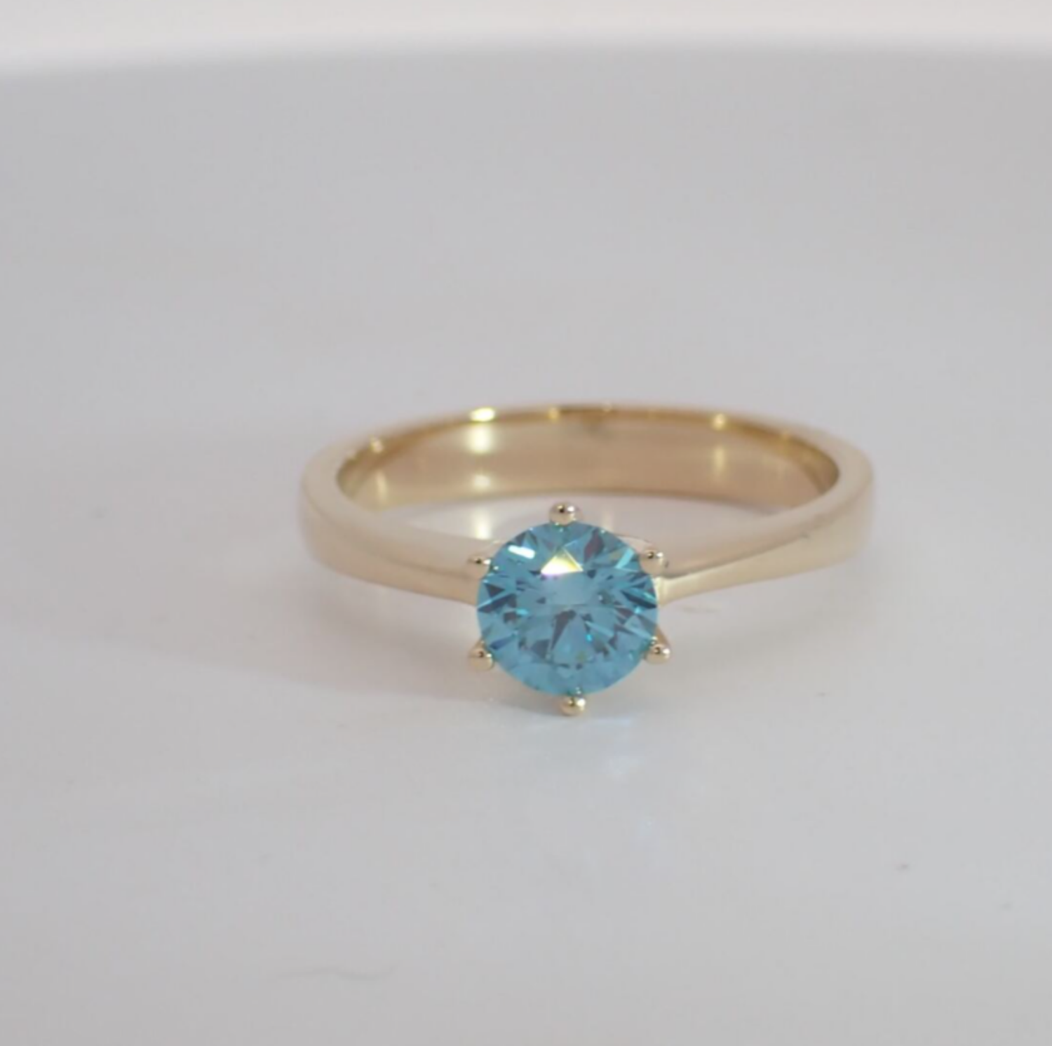 Forlovelesring i gult gull14kt med rosa Lab Grown diamant 0,68ct VVS2. Leticia - LG628442823