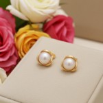 Øredobber i gult gull 14kt med ferskvannperler - Bur711184