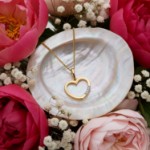 Diamantsmykke i gull 14 kt med 0,015 ct W-P - BUR310457