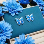 Øredobber i sølv Sommerfugl, blå glassemalje. AMORIN - 842112