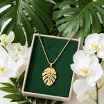 Smykke Monstéra Blad i gult gull 14kt, bredde 21 mm - 52360