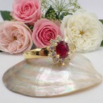 Diamantring i gull 14kt med 0,15 ct TW-Si  og rubin - COC157250