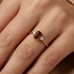 Gullring med granat og diamanter 0.09 ct TW-Si - coc5000733gg