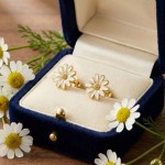 Ørepynt i forgylt sølv hvit margeritt. LIV - 700303