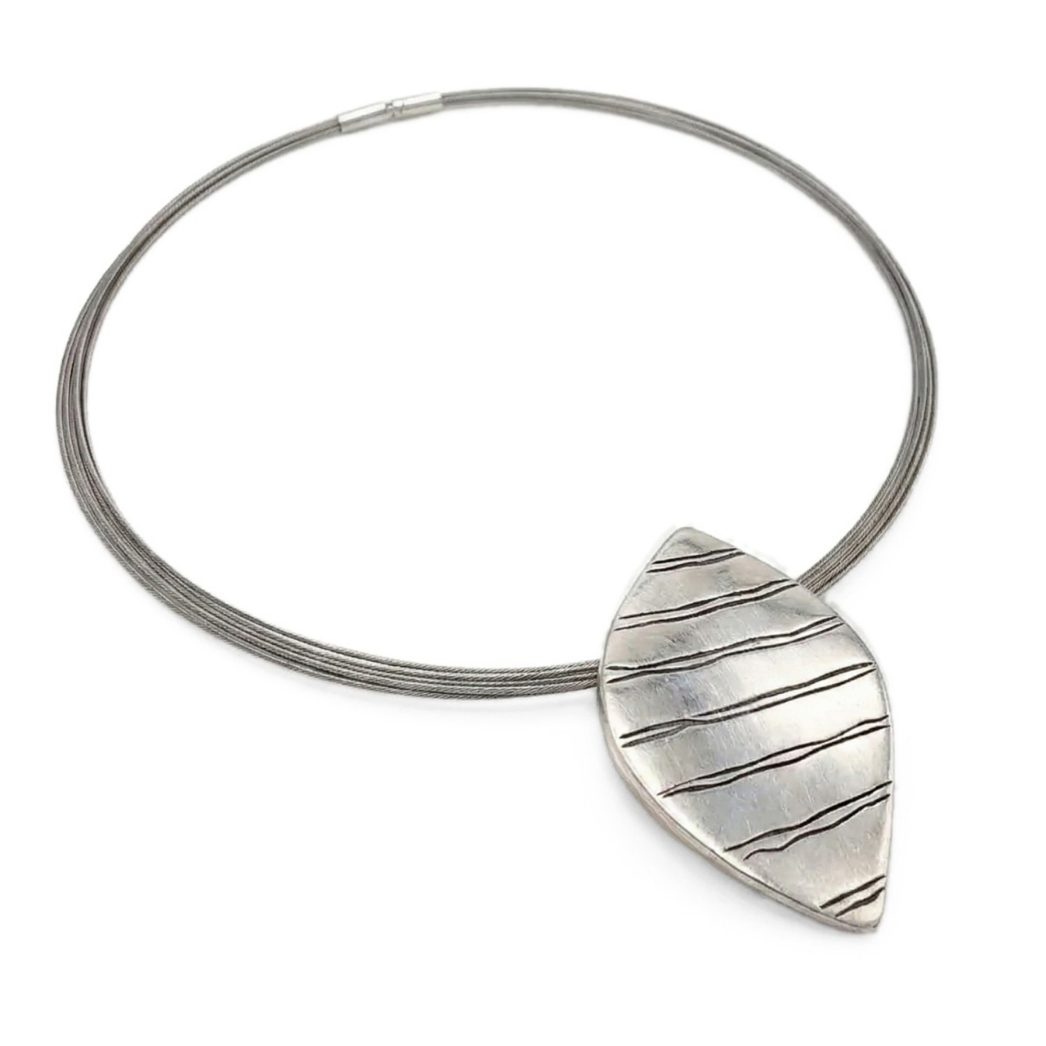 Smykke i lite sølv Bladverk. HILLESTAD - AB341S