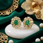 Diamantøredobber i gult gull med 0,16 ct W-SI og smaragd - bur760088