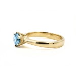 Forlovelesring i gult gull14kt med blå Lab Grown diamant 0,68ct VVS2. Leticia - LG628442823