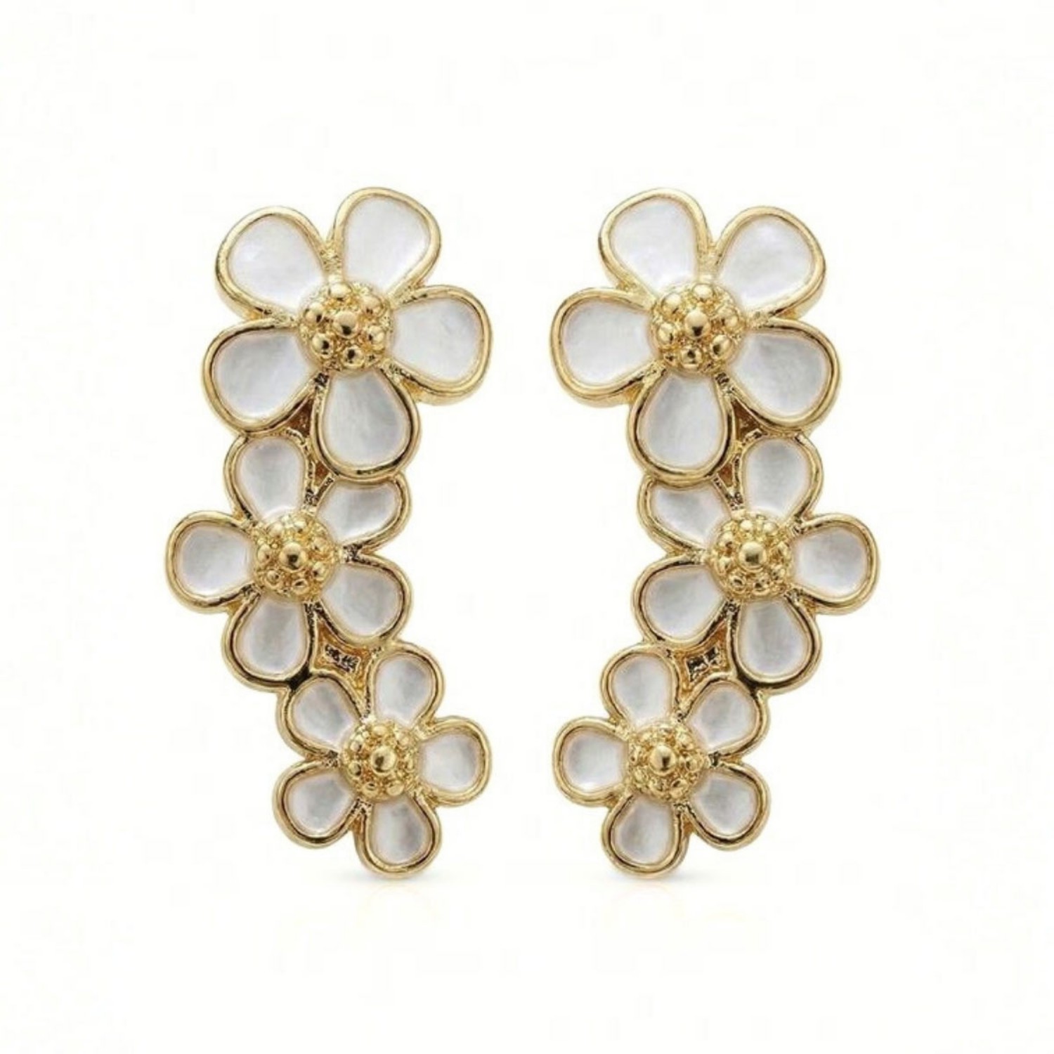 Ørepynt i forgylt sølv hvit margeritt. LIV - 700303