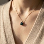 Diamantsmykke i gull med 0,025 ct W-Si & London Blue Topas - COC4250