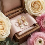 Kreoler i forgylt sølv med cirkonia og  jordbærblomst. LIV - 701503