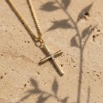 Kors i gull 14kt med 0,015ct W-P - Bur310614