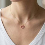 Gullsmykke i gult gull hjerte med rubiner - 27419