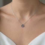 Diamantsmykke Sirkel med 0,02 ct WSI og safir i hvitt gull 14 kt - 27519