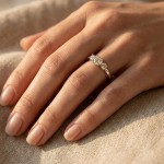 Diamantring - forlovelsesring Leda  med Lab Grown diamant 0,70 ct River-VS i hvitt gull - Ru-11070LG