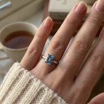 Forlovelesring med Emerald cut blå Lab Grown diamant 0,79ct VVS2. Leticia - LG725510239