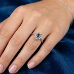 Diamantring i hvitt gull med 0,06 ct W-Si og safir -570286