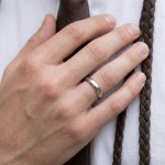 Giftering i platina 950, 4 mm. RUBIN modell 803  - 1140