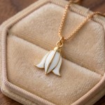 Smykke i forgylt sølv Hvit blåklokke. LIV - 860203