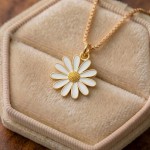 Smykke i forgylt sølv Hvit margeritt. LIV - 860303