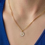 Smykke i forgylt sølv Hvit margeritt. LIV - 860303