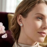 Swarovski øredobber Ariana Grande x Swarovski stud earrings Crystal Pearl, Round cut, Flower, White, Rhodium plated - 5756098