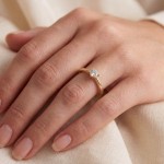 Forlovelsesring Margrete med Oval Lab Grown diamant i 0,40 ct og River (D) -VS1 - LAB1611640RVGU