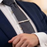 Slipsnål i sølv med metall bakstykke. Rhodinert - 63880