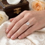 Forlovelsesring med Lab Grown Radiant 1,5 carat River (D)VVS2 i gult gull 14kt - HR0726150rdLG
